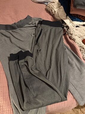 Under Armour Gray Heather Men's Joggers with Black Waistband